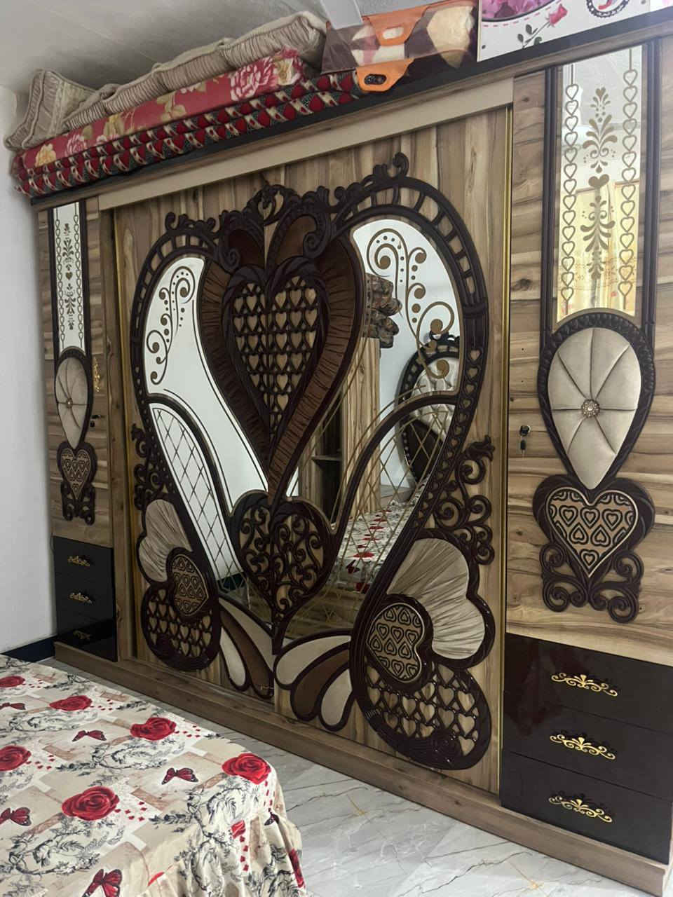 سلام عليكم عدي غرفه اعراس البيع او مروس بستوته نضيفه هذا رقمي***********
