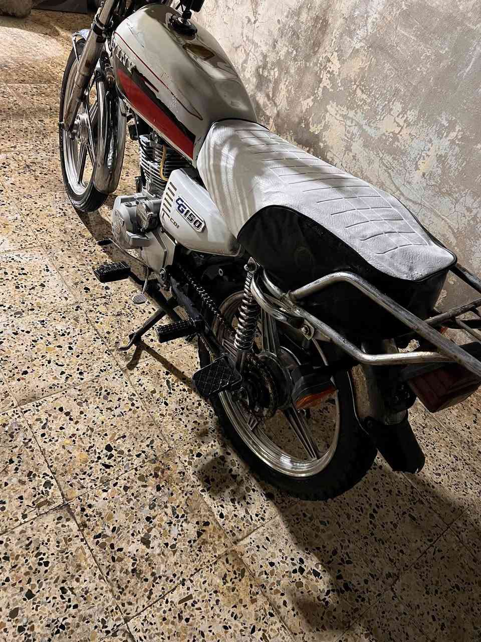 ً
ماطور سيفان للبيع مرقم شرط التحويل معمر جديد شرط لا صرف لا نفخ لا دخان لاصوت محرك 150 كلو شغال عدا البك لايت نكرة سلف ونص هندر يشتغل ما ينكط دهن مكينة دمعه صافية من الصوت بريكات جدد سعر ملون و ٤٥٠ عنوان موصل ايمن تواصل عل رقم او خاص ***********
