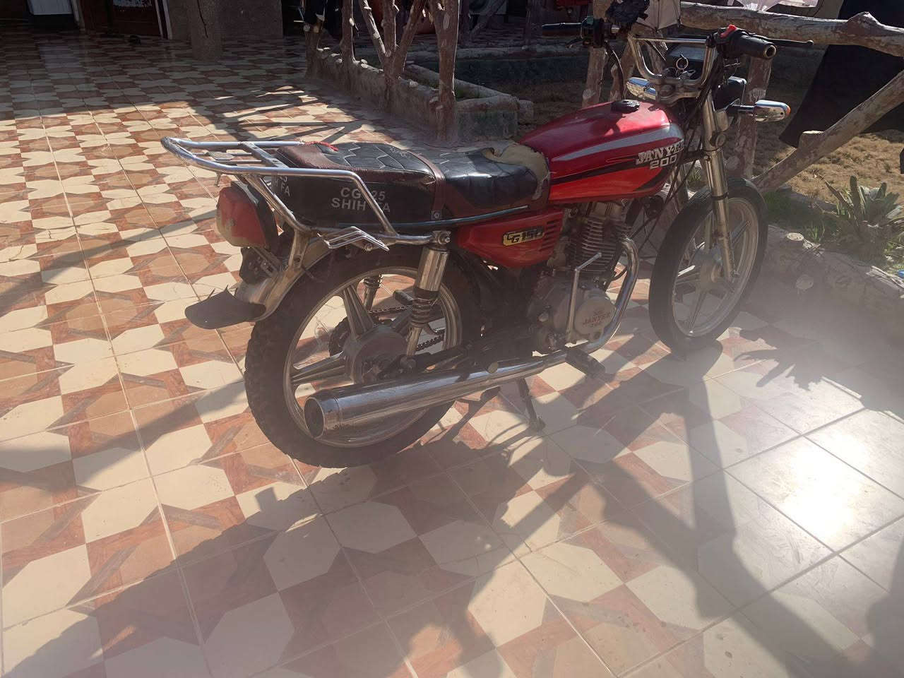 سلام عليكم يوجد موطور يراني جني اي شي ما بي كلوب  يشتغل بك وره شغال اشاير كله شغاله فول مواصفات   محرك 200      سعر 350الف وبي مجال   ورقم هذه *********** هذه رقم
