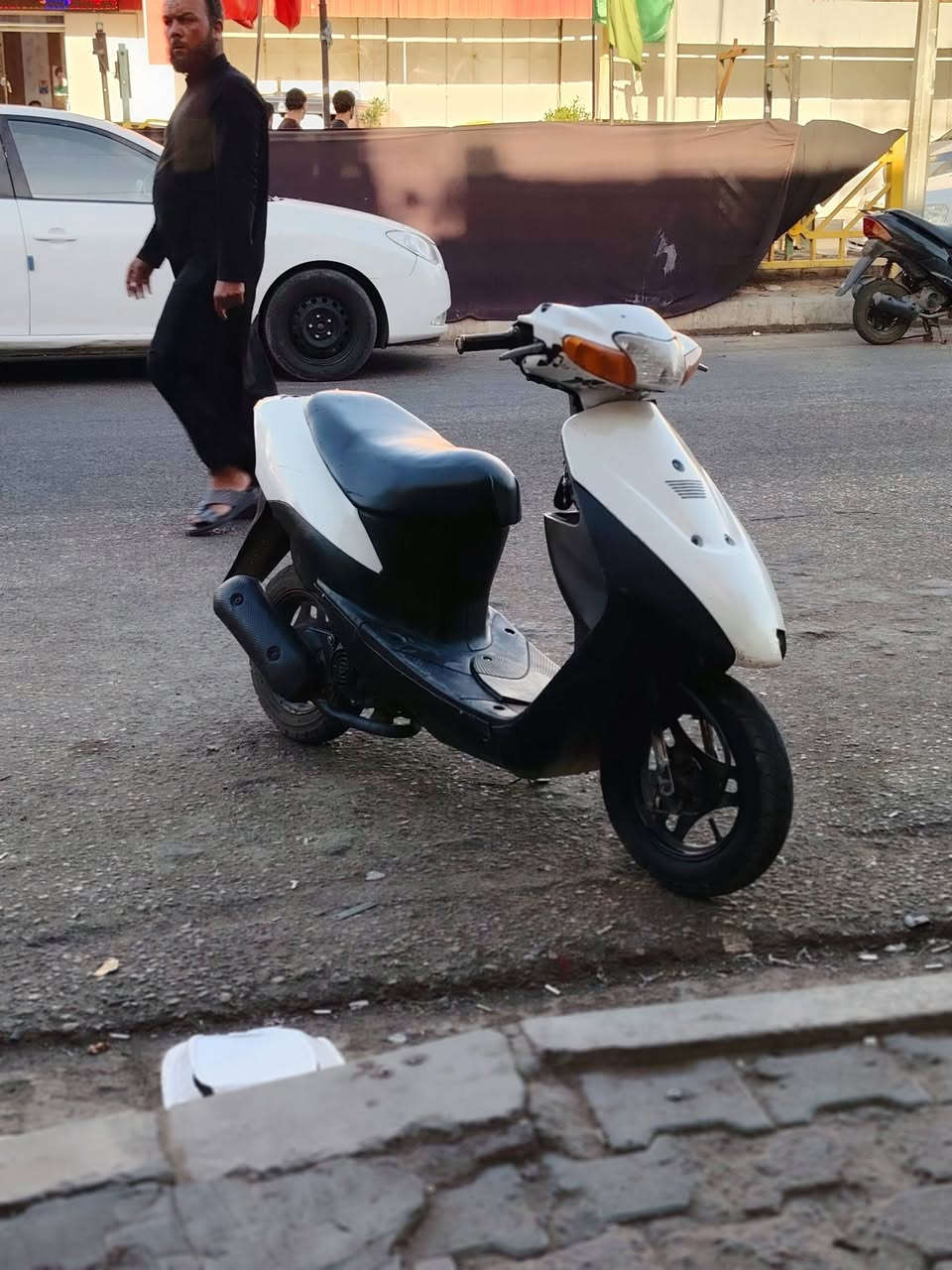 السلام عليكم شباب دراجه للبيع بوشه وبستم السعر ٢٥٠ وبيه مجال قلبل دراجه نضيفه شغال سلف وهندر وشغاله كهربايات لايت وبكلايت اشاير ***********
