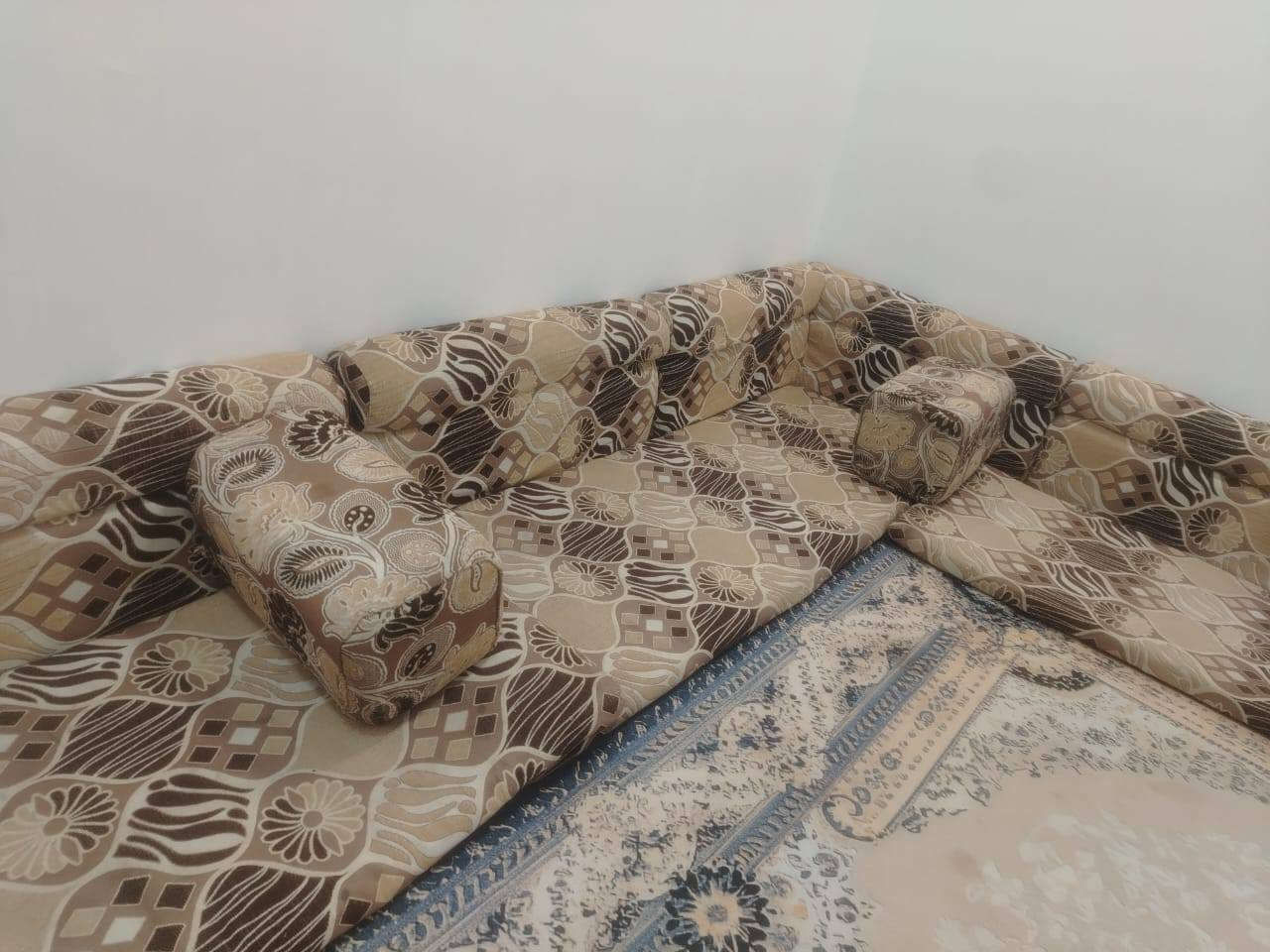 جلسه عربيه ١٣ متر مع تجوات ومساند مابيه ضرر السعر ١٥٠ الشراي يجي خاص مكان نجف حي ميسان *********** النجف, العراق
