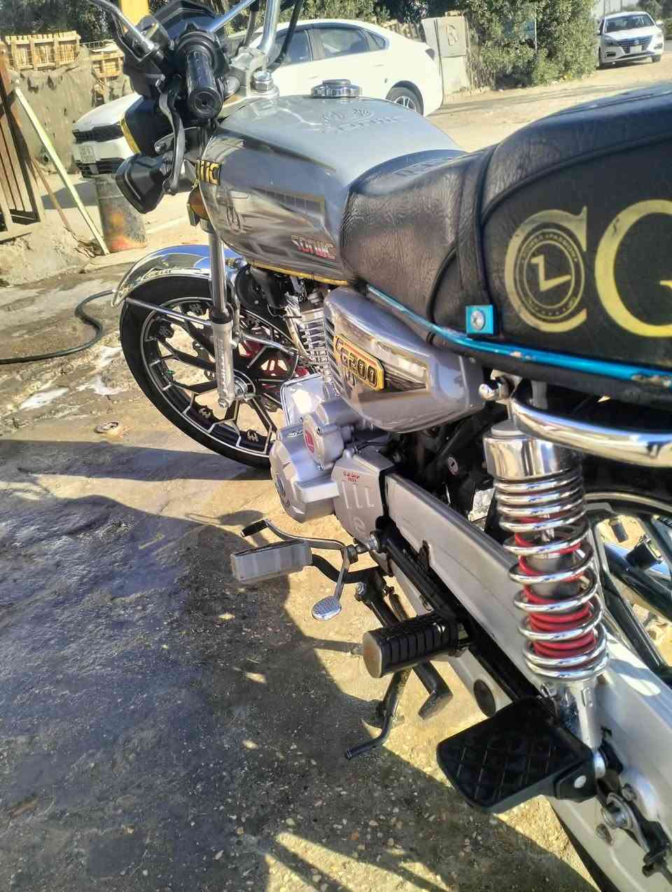 سلام عليكم 
للبيع 5گير سافان دراجه جديده وحلؤه 
مديل 2025
شلف وهندر كهربائيات كله شغال دراجه جديده ومامتعوبه دهن كله اصلي والله ع ايدي 
اوراق استنساخ كامله4نسخ 
على ايدي مطلعها من الوكيل الله شاهد 
السعر 900
للاستفسار ع هاذه الرقم ***********
