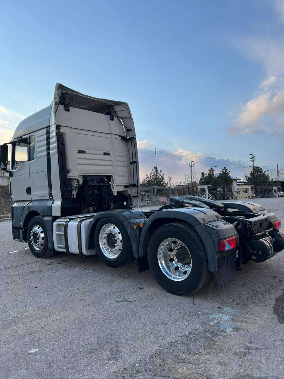 سلام علیکم سعر ٢٦٠ $   
مان سنگڵ سحال حجم ٥٠٠
گێرداشخوڵ 
تۆماتیک ریتایدەر گێر تراکسۆن
سلاجە
تاقم ویل کرۆم باڵو کاسیحە شەمسی
سپلێت خزن
حاسەو کامێرا
رەنگ کرێمی تبنی
سەیارە گۆراوە بە سنگل بیلات تاک بووە
مەکینەو گێری نەکراوەتەوە بەشەرت
٥٠٠ کم رۆشتوە 
ماشی ٥٠٠ کم
هەموو شتێکی شەریکەی بۆ بەستراوە سەیارەکە لەسەر شوخت دەرگاو لای سنوقی بۆیاخی ێەوروپایە تەنها شوختە بێ لێدراویو مەقەست *********** ژم موبایل
واتس اپ***********   واتس اپ
ناونیشان سلێمانی 
مکان سیارە سلێمانی
