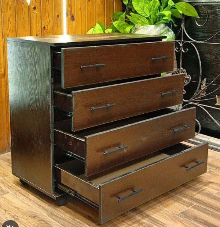 جزامة ✨
او ادرور✨
او ميز جرارات ✨
كلشي يرهم 🥰

✨عرض متر
✨ارتفاع 80 ماعدا الارجل 
✨4 جرارات


**إذا كنت صاحب هذا الإعلان وتريد حذفه لأي سبب، رجاءا أرسل رسالة إلى الدعم الفني**