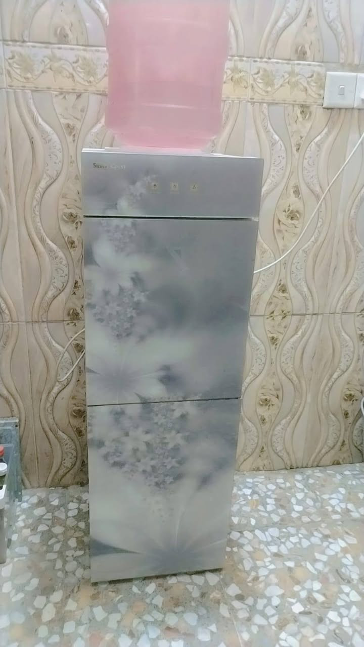 عارضه بطحيه جديده استخدام قليل
وبراد ماء جديد استخدام قليل المكان بغداد للاستفسار ع رقم *********** يوجد توصيل لليحب
