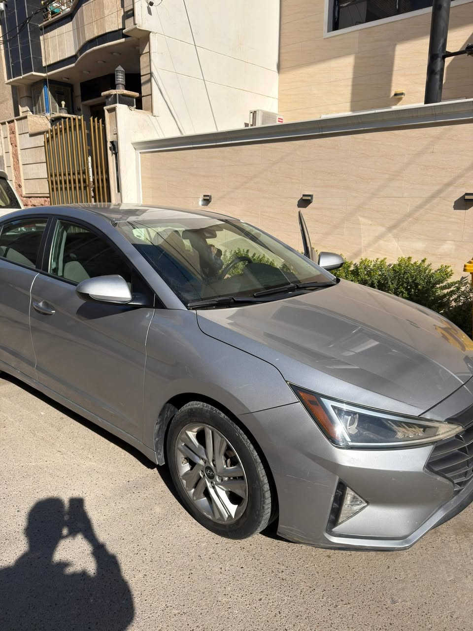 سلام عليكم
النترا 2020 رقم اربيل سنوية بأسمي احول السيارة.
سيارة نضيفة على ايدنا كلش مداريها وارد امريكي حادثة باب خلف السايق وبيها طخات بسيطة محرك وكير الحمدلله كلش زينات.
فيت بم جديد باتري جديد صدر صار شهرين من مبدلة لان تعرفون شوارعنا تعبانة.
السعر المطلوب 142 ورقة. 

*********** واتساب فقط
مكان السيارة بالدورة المهدية الثانيه.
