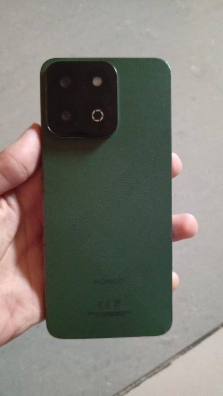 جهاز HONOR X7c للبيع فقط يجي وياه فقط شاحنه جهاز شغال كلشي مابي فقط ضربات بسيطه بل حواف يطيرن بس تخلي كفر مكاني بغداد دوره ابو دشير *********** وتساب سعر 120 الف
