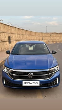 VW JETTA SPORT 2024 سيارة بلادية وضع شركة ماشية   15  الف ميل فقط صبغ ...