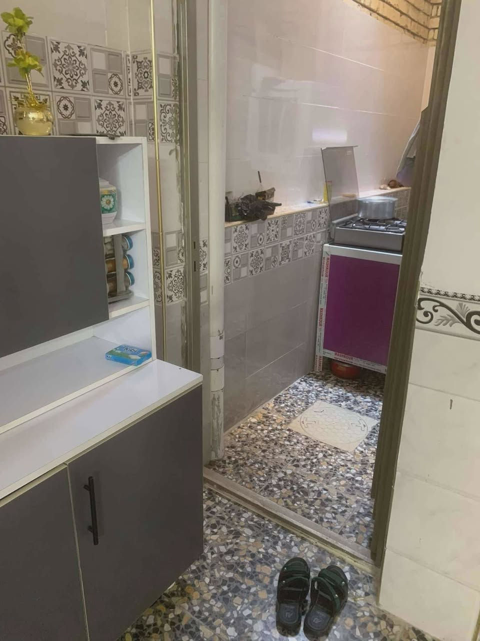 سلام عليكم توفر عندي بيت 🏠زراعي مساحه البيت 125متر طابقين ---جبها5.---- نزال 25 --بناء🏠 حديث منطقه كامله خدمات مجاري تبريد مي كهرباء طابق أول كامل طابق ثاني🏠 يحتاج شغل  ملحضات بسيطه موقع البيت البلديات الضباط الثانيه خلف الصحفيين منطقه حي الامير اقرب نقطة🗺️ داله مدرسه زين القوس و مدرسه ابن خلدون الاستفسار اكثر☎️واتساب ماسنجر .. ***********-- حسن للعقار
