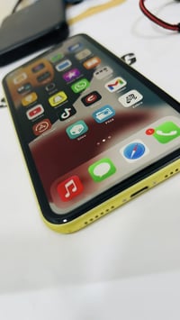 آيفون 11 • 64GB • على الضمان