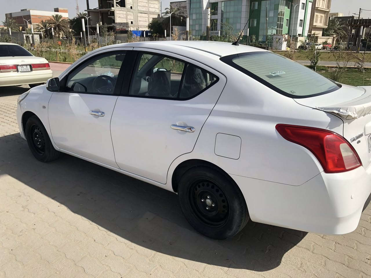 نيسان صني هندي موديل 23
مكفوله من الحادث والبارد 

بيها شخط بالدعامية الخلفيه على كد اصبع 

مثل ما مبين بالصور 

سيارة نظيفة ما ناقصها اي شي 

ماشية 43 الف 

المكان البصرة المعقل 

السعر 123 وبيها مجال شوي 

للتواصل  واتساب ***********
