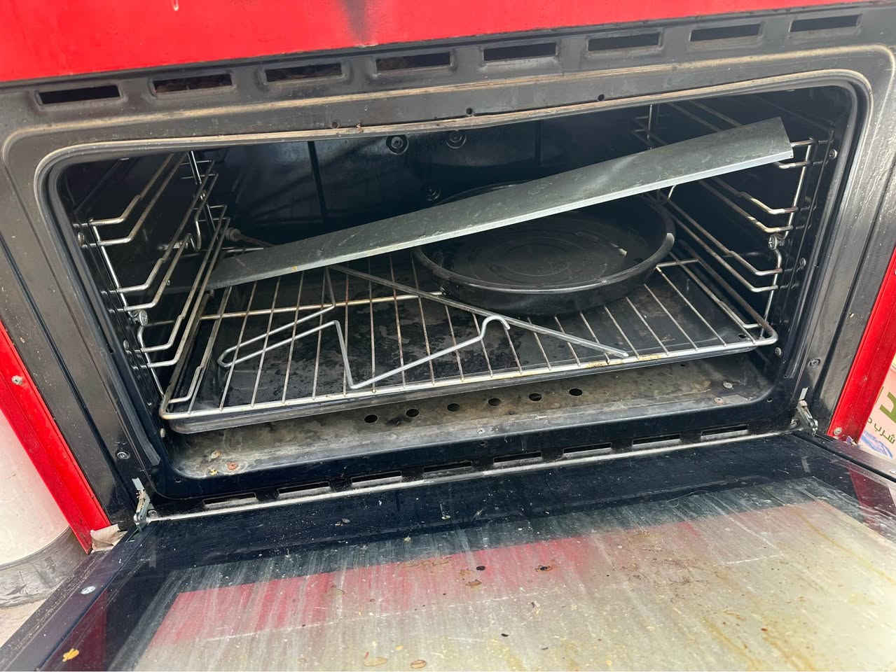 الفرن يشتغل والعيون الفوك يرادلهن تبديل بس المكان شارع المعمل *********** النجف, العراق
