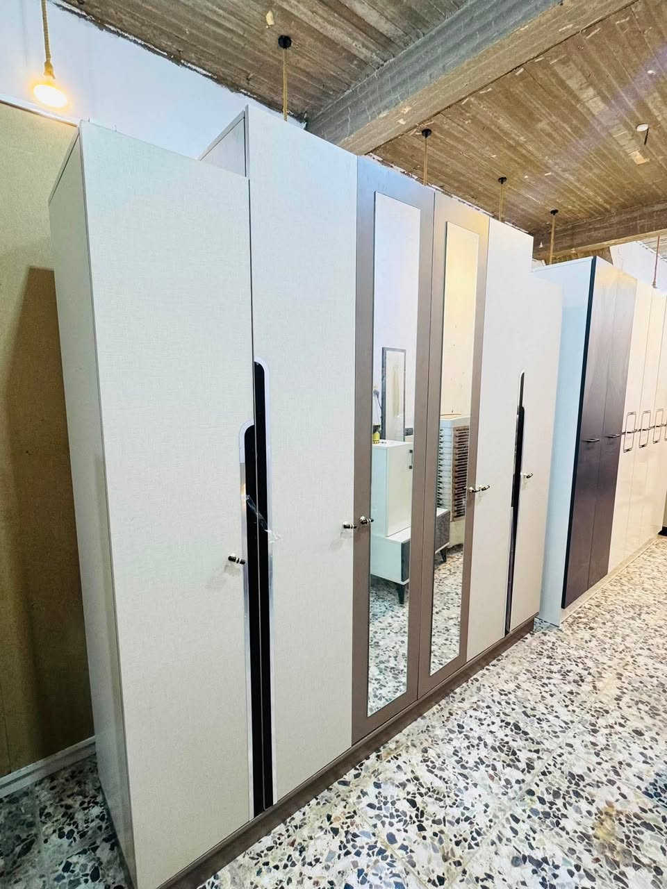 غرفه 5 قطع بيبان اخت  جديده سعرهه 425 الف
 متوفر واتساب ***********
