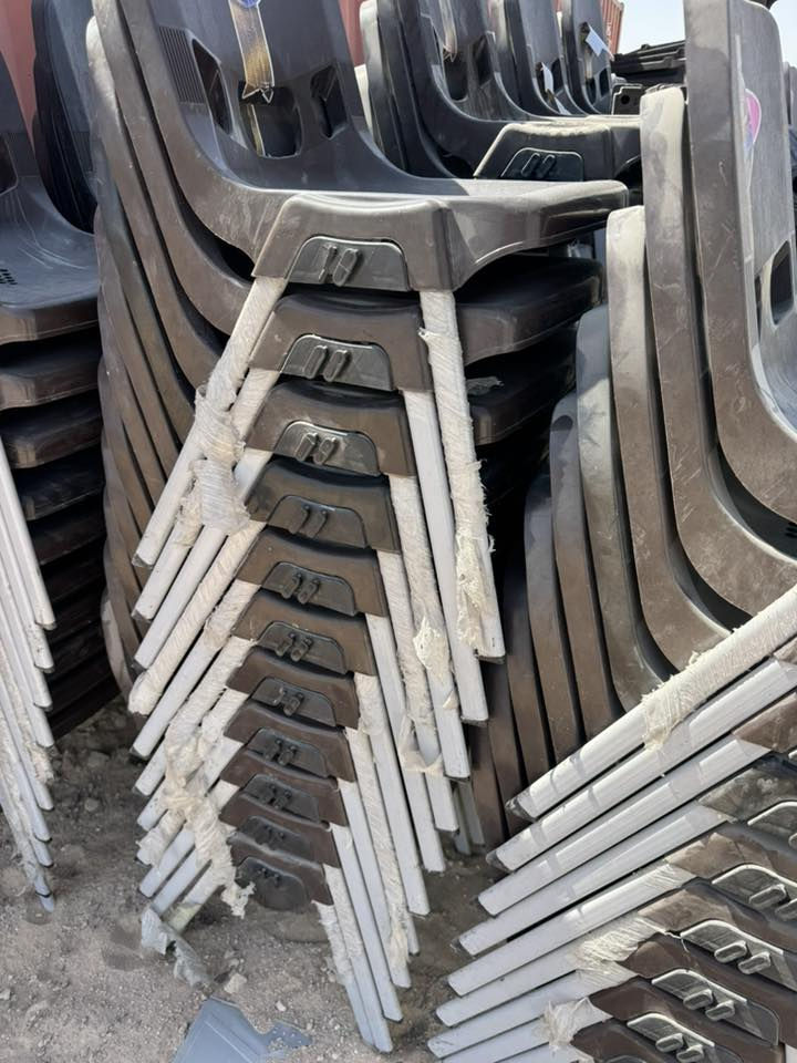 (***********  )العدد ٢٦٠ كرسي +   ٥٠ميز /كربلاء  ٩٠٪؜ نظافتهن وبعدهن بنايلون
