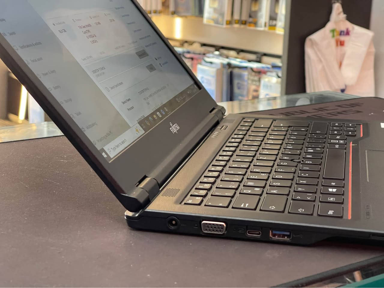 بۆ فرۆشتن  Fujitsu LifeBook E Series 💻

Processor ⚙️

Intel Core i3-1115G4 3.00 GHz

Memory 💾

16 GB 3200 MHz

Storage 📀

KIOXIA 256 GB NVMe2 

Graphics 🕹️

UHD graphics 8 GB 

ژمارە مۆبایل 

*********** 📲

نرخ

350 hazar 💵 أربيل, العراق

