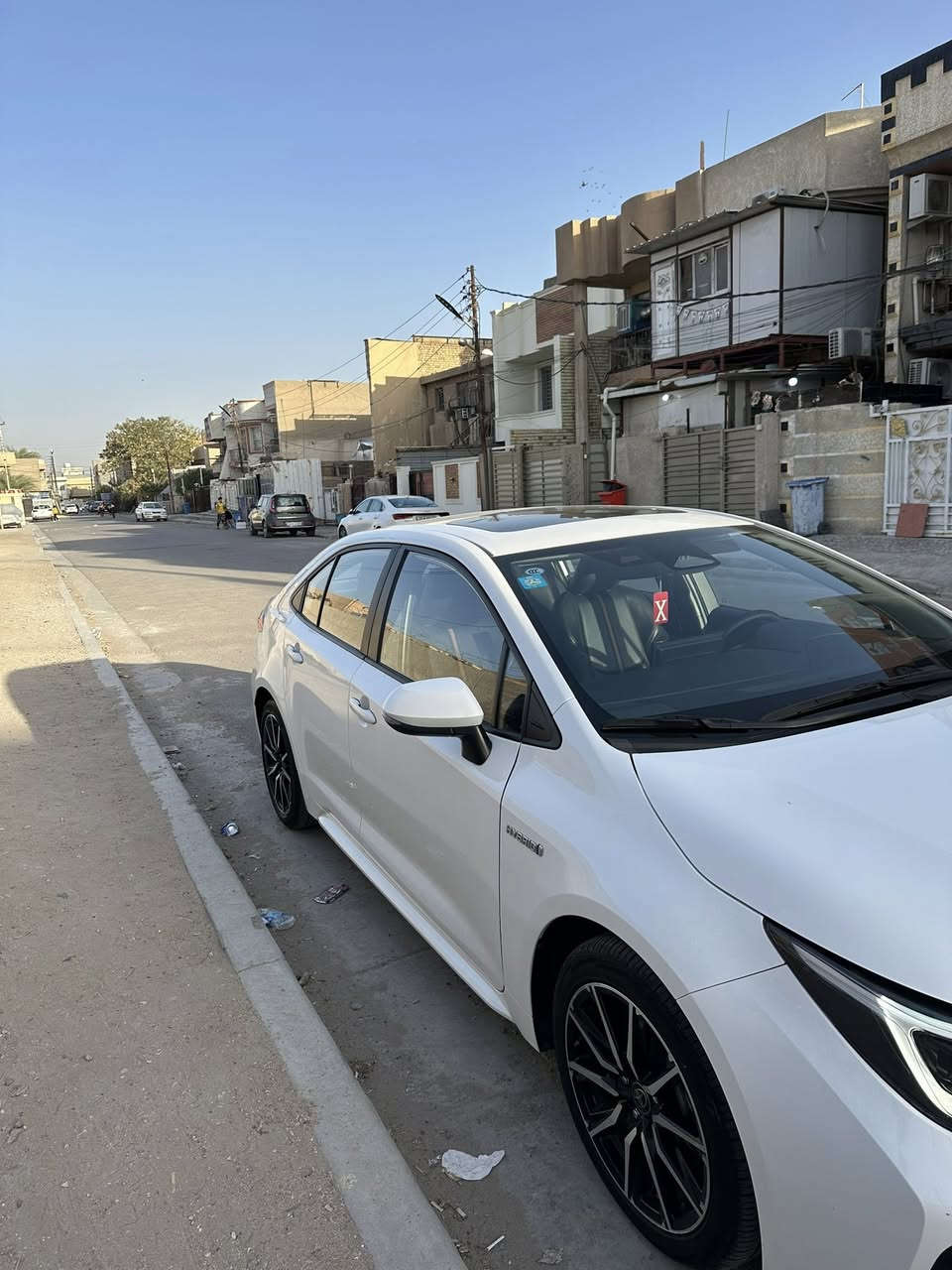 السلام عليكم 
كورلا هايبرد 2024 شكل S 
ماشية 32,000
المواصفات:
فتحة سقف 
بصمه 
قطعتين تبريد 
شاشه
كامره خلفيه 
رادار امامي 
وهواي مواصفات 
السياره مكفوله من الضربة والبارد والشخط 
السعر 160$ وبيها مجال بسيط 
للاستفسار:***********
