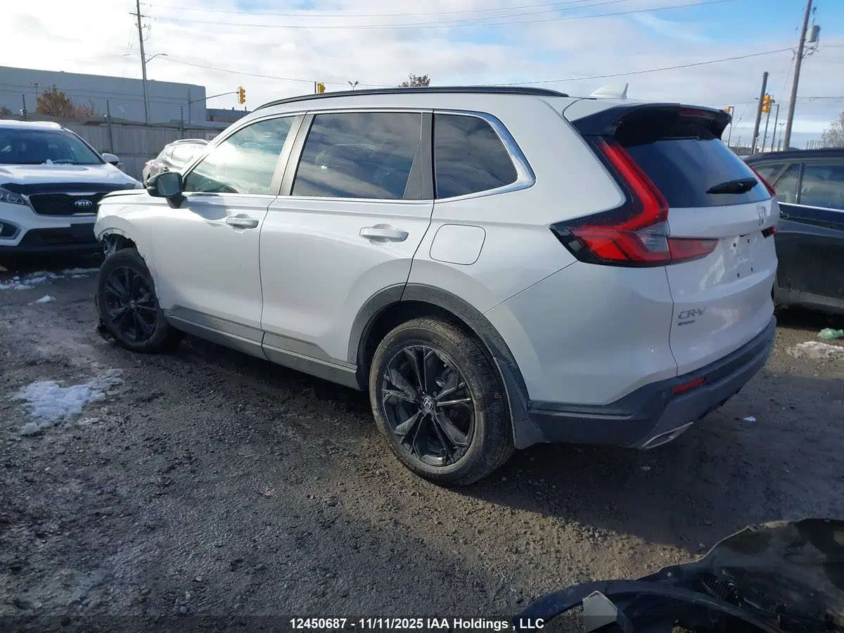 السلام عليكم 
هوندا CRV تورينك موديل 2025 
ماشيه 4000 كيلو 
هذا ضررها في الصور الفيديو موجود يمك في المنشور 
السياره في عمان الحره 
سعرها 187 وبيه مجال بسيط 
الاتصال ***********
