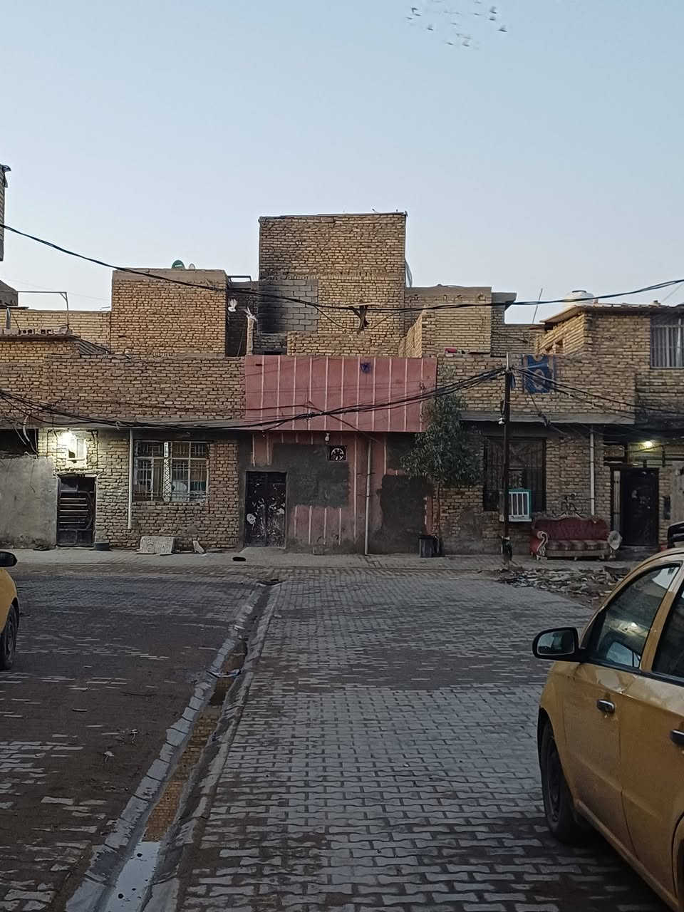 سلام عليكم
دار للبيع في الدوانم شارع ابو وسام الدلال شارع مقرنص عريض و خدمات  مجاري مي كهرباء  100 متر طابقين يبعد عن شارع محمد الصافي ام نجم 500م
باقي التفاصيل اتصل ***********
