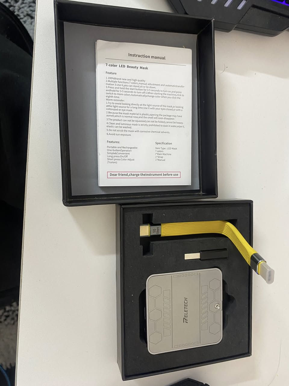 صيدة للطيبين.. أسرع وأصغر 1 تيرا بالعراق! 
للبيع: هارد خارجي SSD ماركة Reletech (النسخة الـ NVMe السريعة)
إذا تعبت من الهاردات القديمة اللي تلطش وتأخرك بنقل الملفات، هذا الهارد هو الحل. هذا مو هارد عادي (HDD) يدوخك، هذا SSD NVMe يعني القمة بالأداء والسرعة.
ليش هذا الهارد يسوى؟
 سرعة طيارة: ينقل بيانات بسرعة توصل لـ 1000MB/s. يعني تنقل فلم كامل أو لعبة بـ 3 ثواني وبدون تعليق.
 وحش للآيفون: جماعة آيفون 15 و 16، هذا الهارد مالتكم! تكدر تربطه وتصور 4K ProRes كبل عليه، وتخلص من سالفة "الذاكرة ممتلئة".
 للگيمرز والمصممين: يشتغل طيارة على الـ PS5 والـ Xbox واللابتوبات. تخزن ألعابك وتشغلهن منه مباشرة بدون أي تأخير.
 تبريد وفخامة: جسم ألمنيوم بالكامل (مو بلاستيك)، يعني يبرد بسرعة ويحمي ملفاتك إذا وگع من إيدك.
 حجم ميني: أصغر من "اللايتر"، تخليه بجيبك وتروح وين ما تريد، وشكله كلش هيبة.
المواصفات:
• السعة: 1000 جيجا (1TB) حقيقية.
• الحالة: نظيف جداً "بحالة الوكالة" وشغال 100%.
• الربط: يجي وياه كيبل Type-C أصلي، يشتغل على الموبايل والحاسبة فوراً.
السعر: 130,000 دينار


**إذا كنت صاحب هذا الإعلان وتريد حذفه لأي سبب، رجاءا أرسل رسالة إلى الدعم الفني**