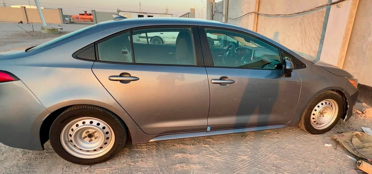*🚗 للبيع تويوتا كورلا LE موديل 2021 وارد أمريكي*

*السعر:* 119 ورقة وبيها مجال بسيط  
*المكان:* البصرة - المطيحة  
*للتواصل واتساب فقط:* ***********  

*المواصفات الأساسية:*  
- *المحرك:* 1800 سي سي 
- *ماشيه:* 120 ألف كم 
- *الكير:* أوتوماتيك كهربائي 
- *الحالة:* مكينة وكير وتبريد كلها جديدة، معمرة خارج العراق 
- *السيارة:* يساره، معوقين والراعي موجود 

*الإضافات:*  
- شاشة كار بلي 
- نظام تحديد مسار 
- تحكم ستيرن 
- كاميرا خلفية 
- تبريد ثلج 
- الرقم: ميسان خصوصي 

*ملاحظات:*  
- الحادث فقط بالبجم واصل  الباقي  مكفول 
- السيارة نظيفة وما ناقصها شي 
- الصور تتكلم عن الحالة 

*ملاحظة:* ماعندي ماسنجر، التواصل واتساب فقط
