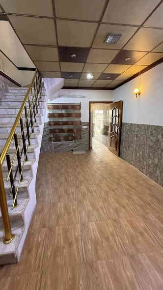 دار للبيع في حي الرفاق قرب شارع جامع الروضة المحمدية
مساحة الدار 100 متر 

يحتوي على 3 غرف نوم ومطبخ وصالة كبيرة وحمامات وكراج وسطح ومنور 

تحويل مباشر الى المشتري

بناء 2014 

للاستفسار اكثر اتصال على ارقام المكتب 
***********
بلديات الشارع العام مقابل منتزه للكفائات الاولى قرب مطعم دجاج غازي
