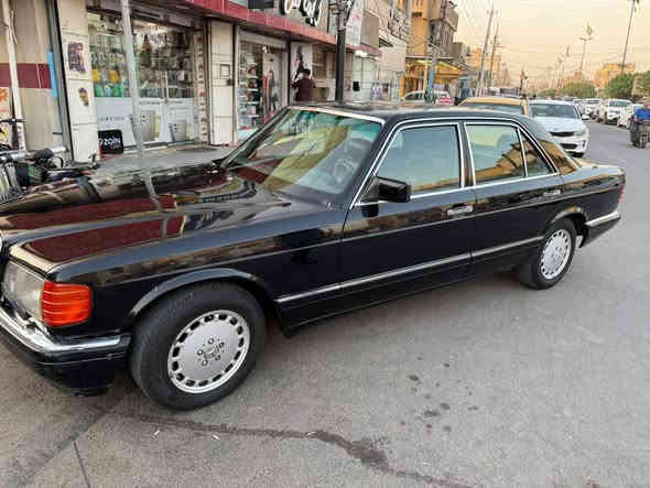 جامبو موديل ١٩٩١ مكينة ابلادي قبق اسود وكير مكفولة فتحة جام كهرباء مابيها ضربة بس البنيد بي معجون الداخل جلد اسود االسيارة مكفولة وترايك وبن متريد سعر ٧٥ وبي مجال بسيط الاتصال ***********
