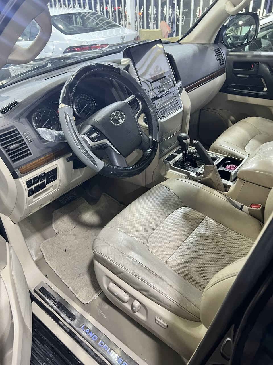 السلام عليكم 
للبيع لاندكروز Gxr محرك 6 سلندر 
ماشيه ٩٢
موديل ٢٠١٨
المواصفات 
1.ايرباك 8
2.كشنات جلد كهرباء
3.داخل بيجي 
4.تشغيل عن بعد 
5.حساسات امامية خلفية
6.لايتات زنون
7.ماوس تحكمات 
8.كرسي ٣ دكم كهرباء
السعر ب ٤٦٥ ورقه 
بغداد كريعات 
***********
***********
