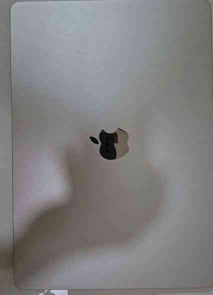 السلام عليكم 

MacBook Air M2 15 inch 2023

المواصفات:-
-الشاشة: 15،3 إنش
-سنة الإصدار: 2023 
-المعالج: M2
-الذاكرة العشوائية: RAM 8GB
-التخزين: SSD 256GB
-الحالة: ممتاز جداً جداً كالجديد 
نظافة 💯

اللون الذهبي ( ستار لايت) 

شرق اوسط 
يعني مو مال باله 
البطارية 96% 

السعر مليون وخمسين 

حي الجامعة *********** 

الكرتون موجود
والشاحن الأصلي
