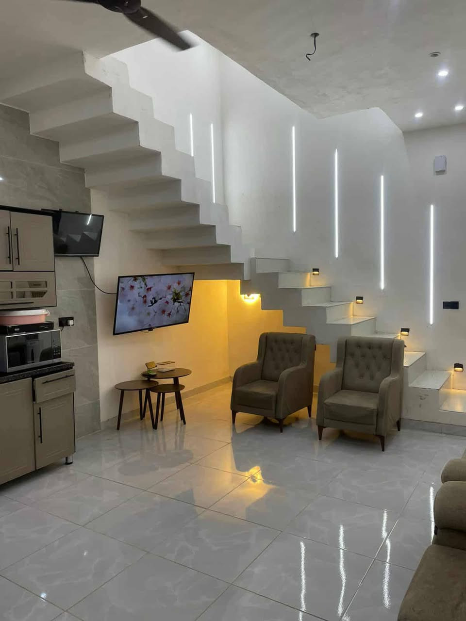 السلام عليكم
دار للبيع 100 متر طابقين طابو صرف باسمي
واجهة 5ونزال 20
جاهز من كل النواحي للسكن
عدد غرف النوم 3
عدد الحمامات 2
بناء جديد 2025
مطبخ حار + بارد 
موقع المنزل البياع حي التراث10/3
ثالث قطعه عن شارع عشرين
الطابق الاول
طرمة
هول
استقبال
مطبخ حار + بارد
صحيات
غرفة نوم
الطابق الثاني
غرفة نوم + بلكونة
غرفة نوم
صحيات
طابق ثالث
بيتونه جبير 
وسطحين
للاستفسار
***********
