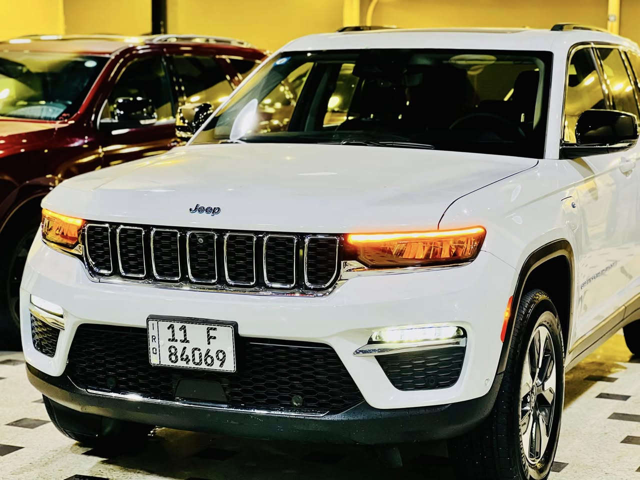 السيارة  : جيب گراند شيروكي 4xe هايبرد
الموديل : 2024
الفئة     : Limited 4xe
الحادث : جاملغ ايمن فقط 
الرقم     : رقم بغداد دولي تحويل 
السعر    : 35.000$ 💸🔥
البـيـع    : نقد او تقسيط 💥
 ________________________________________
🛑 المواصفات  العامة :

♦️محرك 2.000T تيربو هايبرد
♦️عداد المسافة 9.000
♦️اللون ابيض 
♦️ شاشة امامية كبيرة 
♦️تبريد خلفي 3 قطع
♦️تحكم مقود 
♦️كشن خزن ميموري
♦️داخل جلد ابيض
♦️ كامرة خلفية
♦️بصمة تشغيل و تشغيل عن بعد
♦️سايد بريك بصمة
♦️المقاعد كهربائية 
♦️ويل كب قياس 18
♦️رادار امامي خلفي مانع تصادم
♦️صندوق كهرباء 
♦️ شاحن لاسلكي
♦️كشافات ضباب
♦️انظمة قيادة 
♦️ تبريد وتدفئة مقاعد
♦️بصمات ابواب وتشغيل 
♦️مري شفط 
♦️نظام عدم الخروج عن المسار 
♦️مثبت سرعة 
✨وبعد المواصفات المعروفة للجيب ✨
________________________________________
#معرض الفحام لتجارة السيارات

الاتصال على الارقام 
☎️المبيعات : ***********
☎️الادارة  : ***********

او زيارة المعرض على الموقع التالي :

📍النجف الاشرف / حي الجامعة / مقابل المدينة المائية سنتر جبل عامل .
