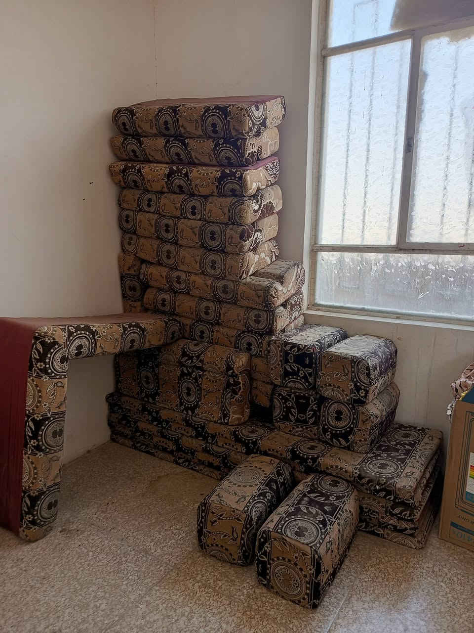 السلام عليكم جلسة عربية للبيع السعر ١٥٠ بيهة مجال المكان بغداد المشتل شارع المطبك الشراي يتصل عل رقم ورجائن المو شراي لا يتعبني ***********
