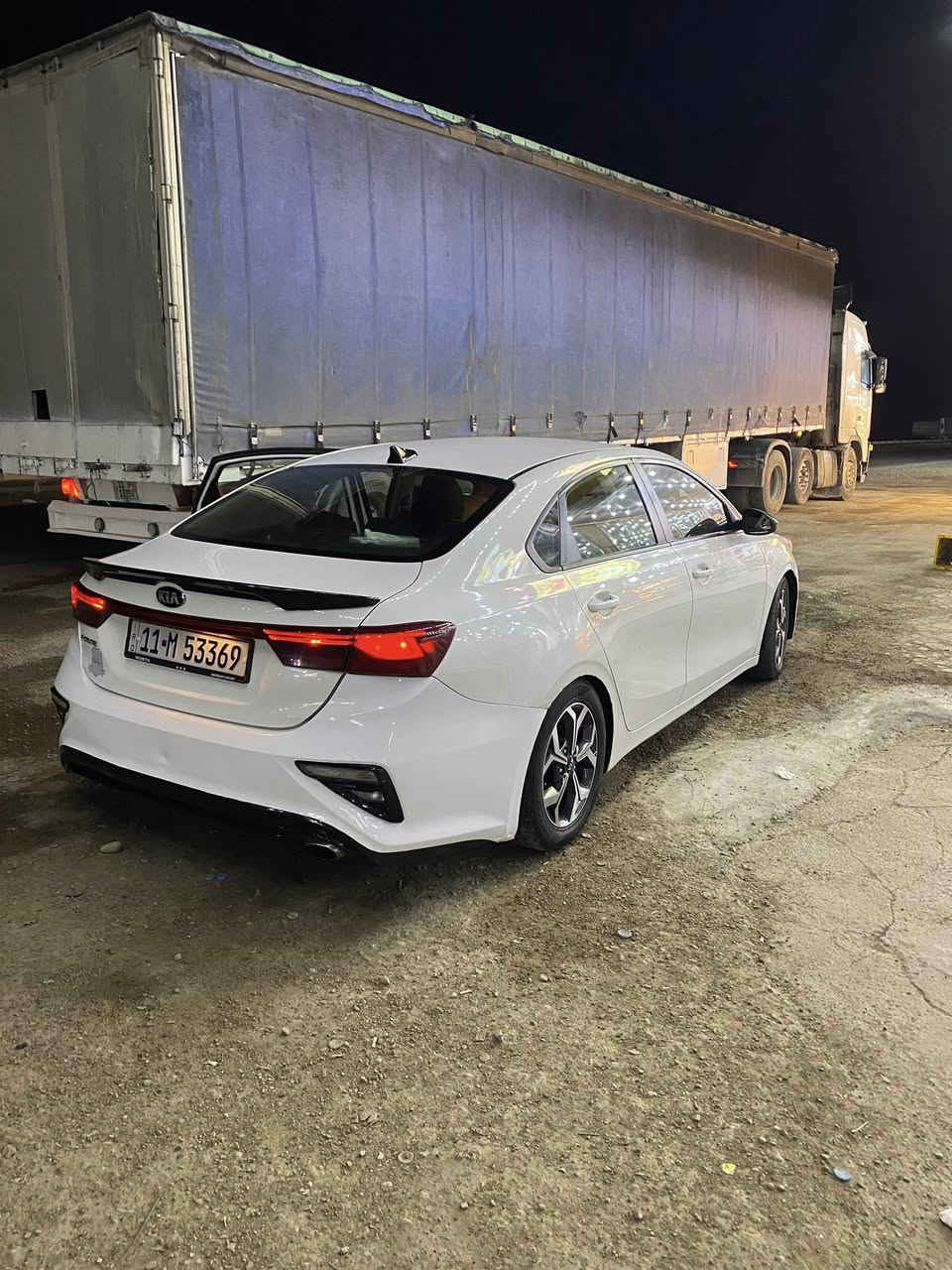 السلام عليكم ويلكب بي تخم تاير اريد مراوس بويل اسود حجم 15 مكاني بغداد ***********
