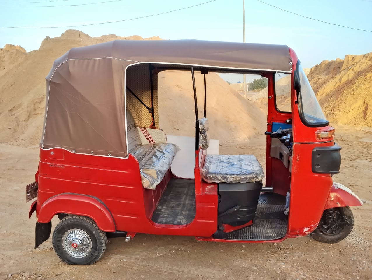 سلام عليكم تكتك للبيع موديل 18 رقم واسط تحويل ثاني يوم تخم تاير مكينه 20 مكاني نعمانيه سعره 4600 وبيه مجال حك الجيه للاستفسار لاتصال ***********
