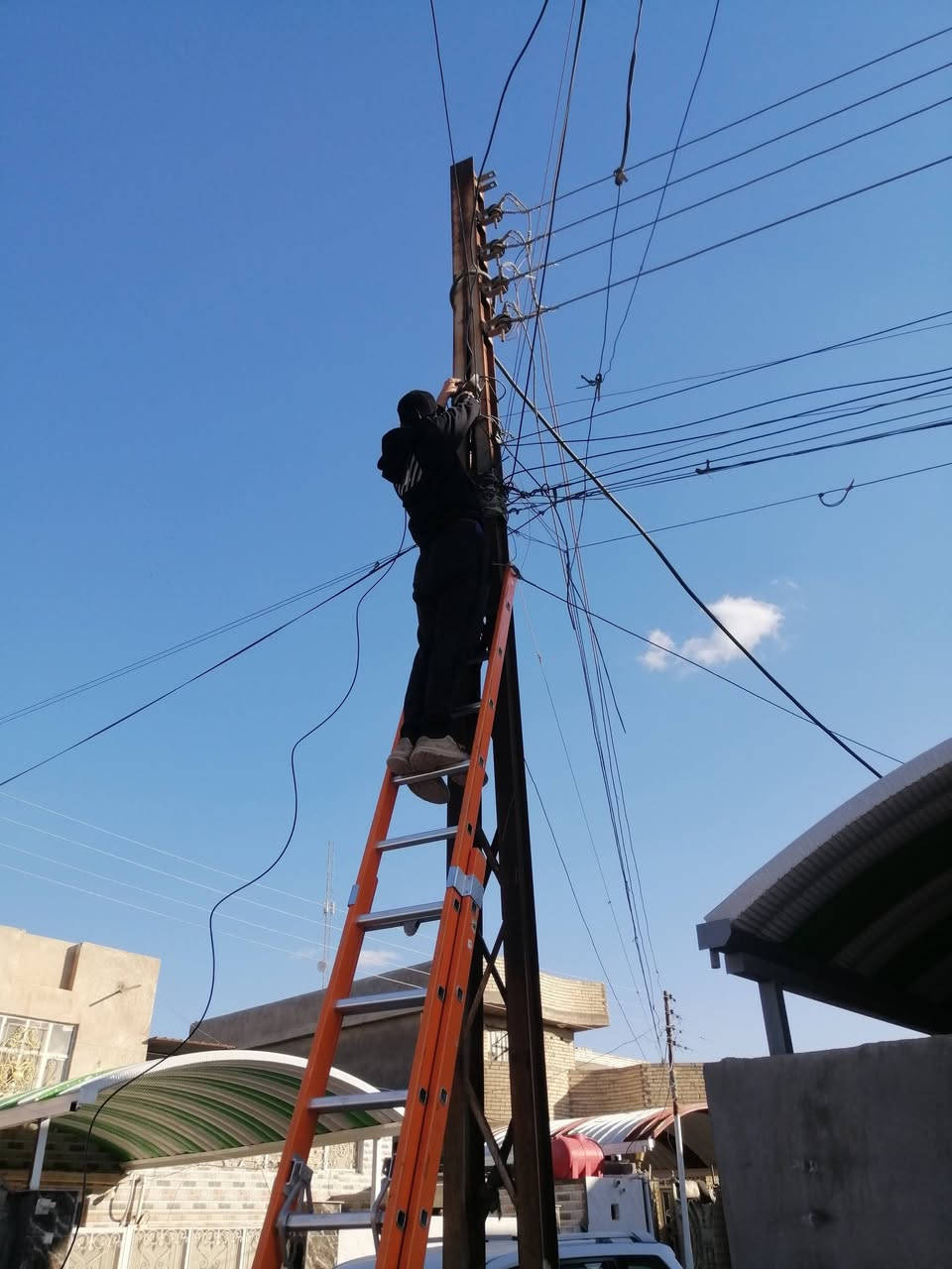 صوفي الآوسي

  تأسيس كهربائي  // من مولد إلى البيت سحب جديد
 تسليك صفير.. و.. نحاس  والقطع  + الطبك
وكافت انواع الوايرات

📞
***********
***********

ملاحظه / داخل جبله فقط  📌

بكل مكان متواجدين كهربائيين درجه اولى
