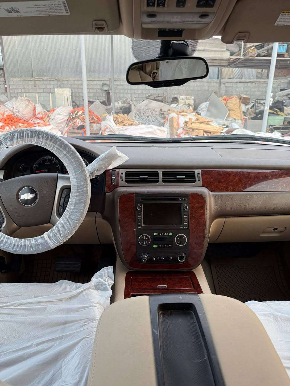 السلام عليكم ورحمة الله وبركاته سيارة نوع شفرلية تاهو موديل 2014 لون أسود فئة LTZ فل مواصفات وارد خليجي السيارة دخول الكويت السنة الماضية مكفولة سرقة وعشائر وانتربول حدادية جديدة غرفة جديدة تخم كامل تاير جديد للاستفسار الاتصال على الرقم***********
