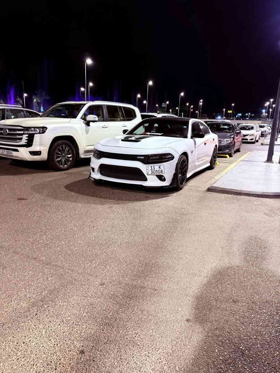 سلام عليكم جارجر دايتونا  مكينه ٥٧٠٠ ماشيه ٧٦ فول مواصفات فتحه عليه كام ٦٤٠٠ srt مكاني بابل فقط بيع ***********
