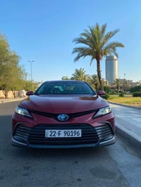 تويوتا كامري ٢٠٢٢ هايبرد بدون صبغ اللون ماروني  تبديل باب السايق فقط  ...