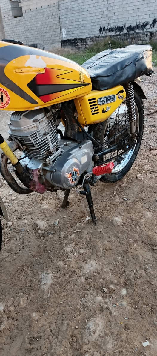 دراجه للبيع أبيعلك كوم حديد بس للأمانه تمشي مشي مال مخابيل دراجه تضرب هندر وتروح للبصره أوراقه ضايعه وراصطه وياهه لسعر ههيه ولراصطه 250بدون راصطه 225وبيهه مجال حك الجيه ديالى بعقوبه لرقم ***********
