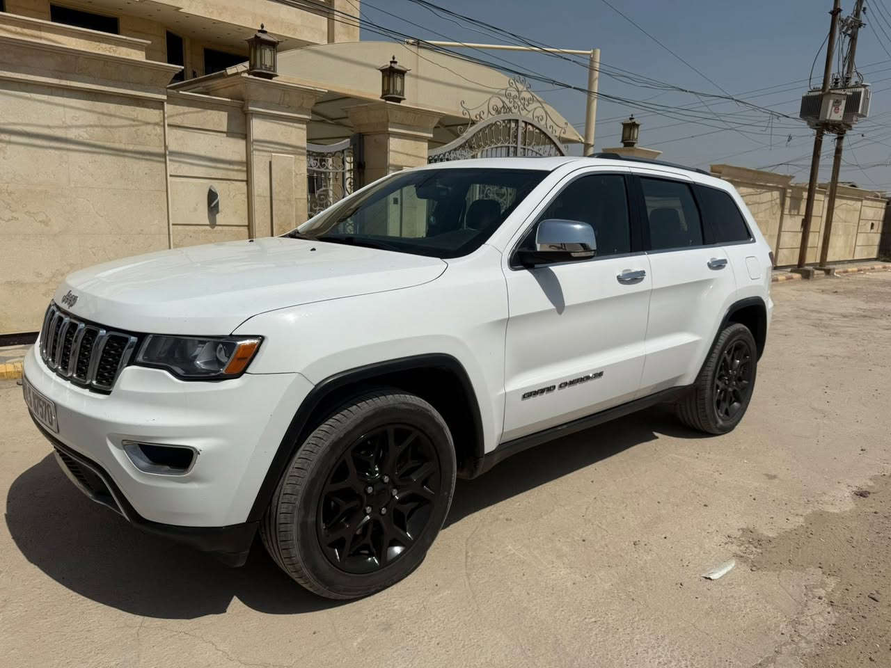 النوع والماركة: جيب (Jeep)
￼ الفئة: لمتد (Limited) - مواصفات عالية.
￼ الموديل: 2020
￼ اللون: أبيض  ‭ ‬ 0772 969 4707مكان بغداد حي جهاد
