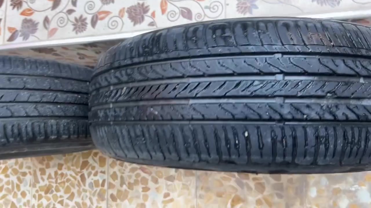 زوج تاير نضيف للبيع 20 الف ***********
