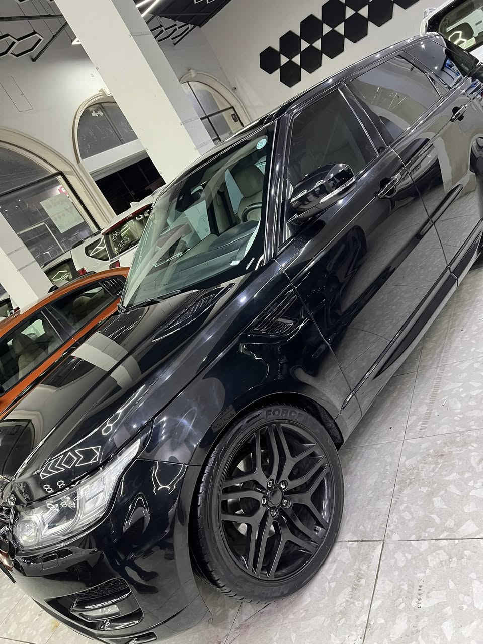 رانج روفر سبورت ٢٠١٤ خليجيه سردار
لون اسود ملكي 
6 سلندر سوبر جارج
داخل ابيض 
والسياره فول   
بانوراما جلد 
كشنات كهرباء
بوب شفط و دوسات كهربائية 
كامرة حساسات امامي خلفي 
تدفئة تبريد كشنات امامي وخلفي 
فول للاخير  بدون صبغ السياره  
رقم اربيل الجديد
مكان السياره اربيل 
السعر 225 ورقه
***********
