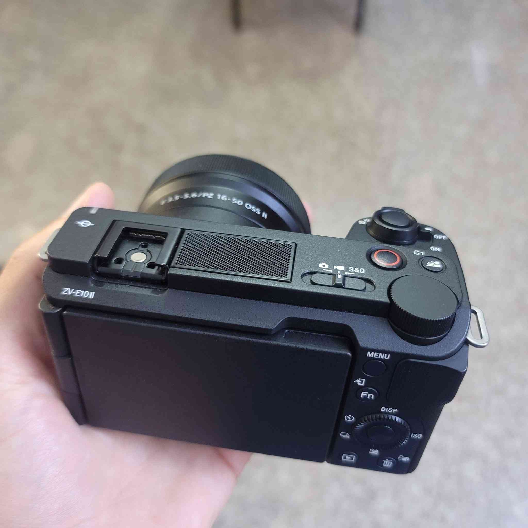 📸 للبيع | Sony ZV-E10 II 🔥
الإصدار الجديد 
كاميرا بحالة ممتازة جدًا، استخدام نظيف وخالية من أي مشاكل.
مثالية لصناعة المحتوى، تصوير الفيديو، والتصوير الاحترافي.
بلا زحمه لا تكلي السعر في التعليقات 
📩 للاستفسار والسعر راسلني على الخاص. 
او على الرقم 
***********
