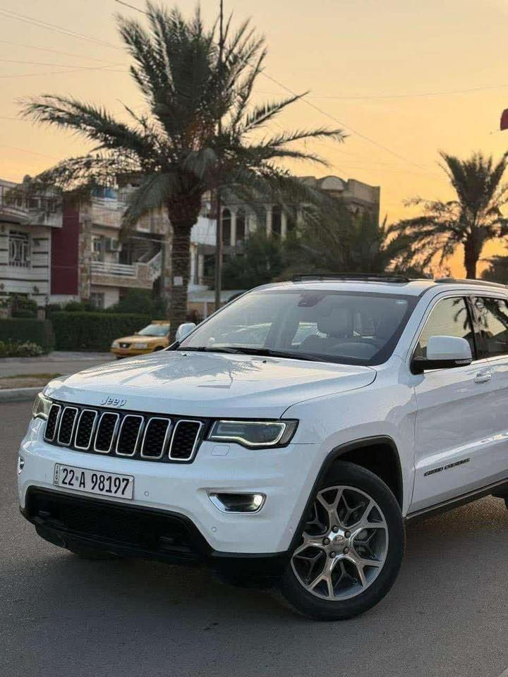 السلام عليكم 
جيب لاريدو موديل 19 خليجي 
مواصفاتها معروفة بيها قطعتين صبغ 
چاملغ وبنيد اثر طخه اثناء دخول السيارة للبيت 
ماشية 100mi كير مكينة مكفولة 
السعر 245 بيها مجال بسيط
موبايل ‭0781 664 8277‬
مكان السيارة صلاح الدين بلد او تكريت
