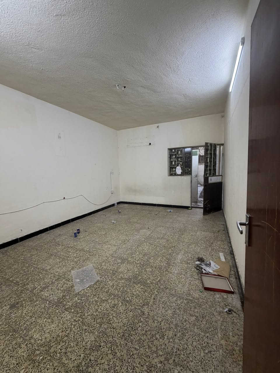 #للايجار_في_السيدية
دار سكني المساحة 150م نضيف جداً

يحتوي ع ثلاث غرف وصالة ومطبخ وخدمات 

السعر 700 الف قفله

للأستفسار:***********

مكتب الفهد للهندسي للمقاولات العامة
