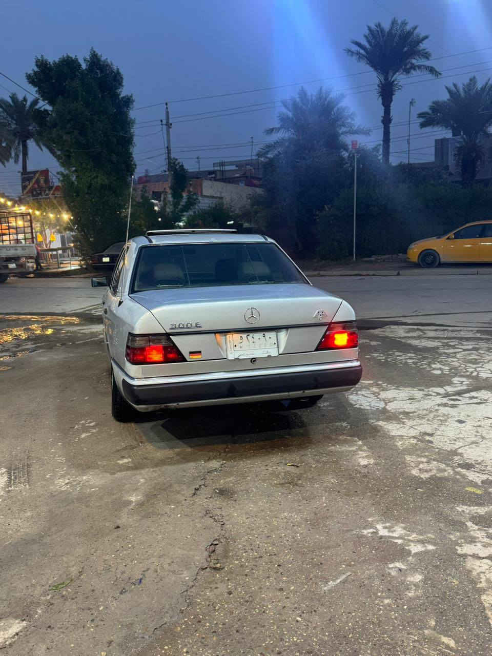 طبعن من رخصت لادمان   سلام عليكم ورحمة الله وبركاته 
مارسدس 
موديل 90 سياره مكفوله كير ومحرك قبق اسود 
سعرهه 65
المكان بغداد العامريه 
الرقم ***********
