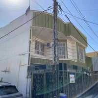 دار للبيع بمساحة ١٠٠ متر ١٠×١٠ منطقة الثعالبة المربع الاول قرب الشارع ...