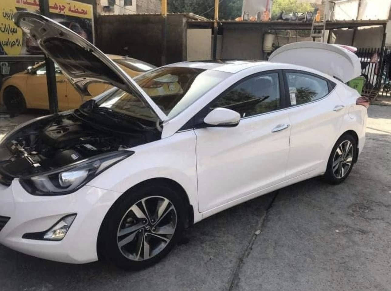 السلام عليكم الانترا 2015 وارد خليجي السياره مكفوله من الصبغ
مواصفات
فتحه
اشاير مري
مري شفط
تحكمات ستيرن
تبريد قطعتين 
شاشه 
كامره خلفيه 
كشن كهربائي
داخل صاج
محرك 1800
5ويل كلب
وباقي المواصفات معروفه
السياره فول عده البصمه 
 السعر133 وبيها مجال بسيط 
موقع بغداد العامريه 
***********
