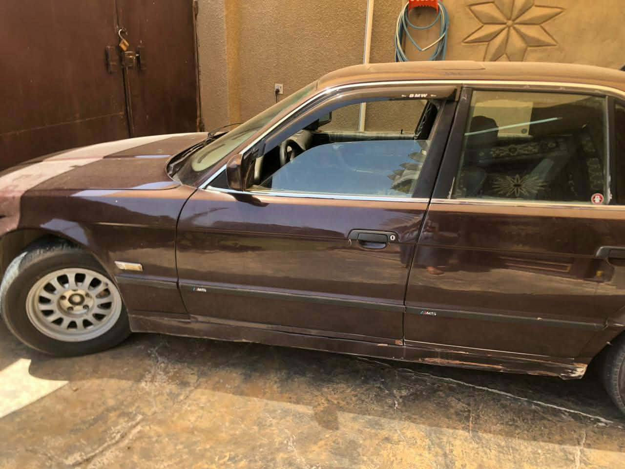 السلام عليكم
بي ام 535 موديل 91 أصولي تبريد وتدفئه شغال كير محرك شرط كهربائيات فتحه سقف كلها شغاله تخم تايرات السعر 55وبيها مجال


**إذا كنت صاحب هذا الإعلان وتريد حذفه لأي سبب، رجاءا أرسل رسالة إلى الدعم الفني**