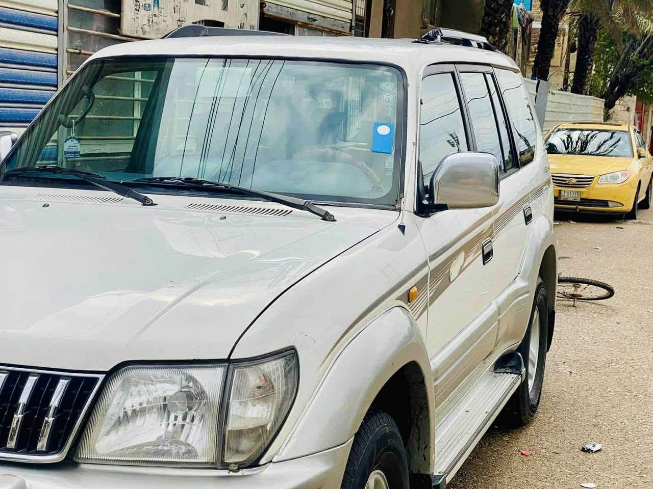 السلام عليكم 
برادو 2000 بدون صبغ منضومه غاز + بانزين رقم أربيل
بيع مستعجل 
سعر ٩٠
 اني مكلف بالنشر 
هذه رقم صاحبها بي واتساب
 ***********
***********
