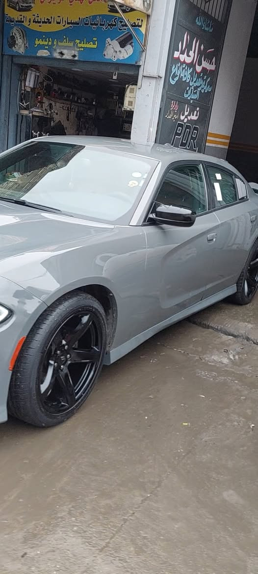 جارجر سمنتي للبيع او مراوس موديل 2017 حادثها 2 جاملغ خلفي للإستفسار ***********
